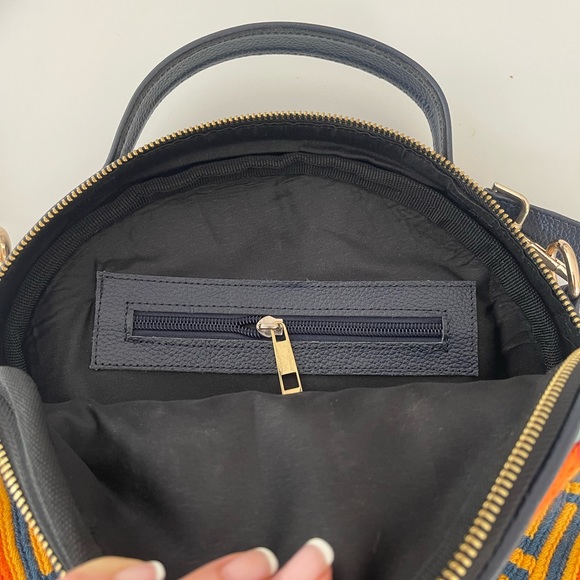 Round messenger, Wayuu Crossbody/ shoulder bag, Adjustable strap. - Picture 9 of 14